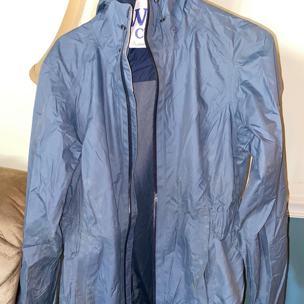 Mountain hardware raincoat